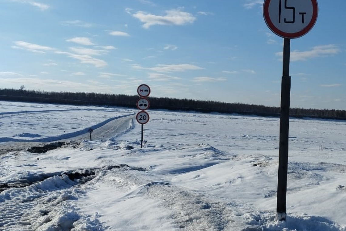 На автозимнике и ледовой переправе в Усть-Майском улусе снижена грузоподъемность